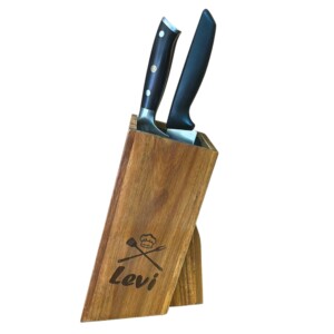 מעמד סכינים מעץ עם חריטה
