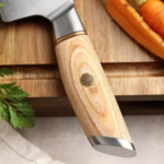 סכין שף ידית עץ Pakka